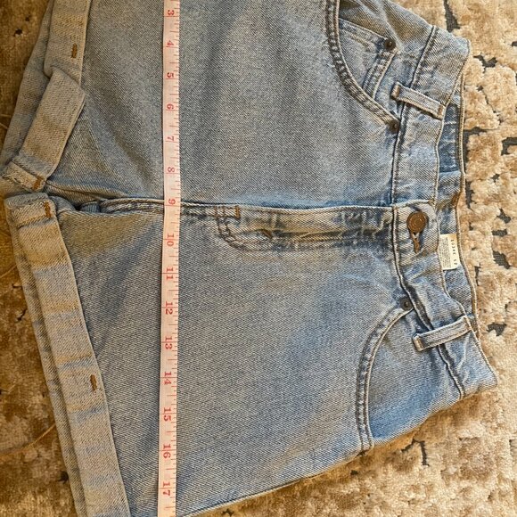Vintage Levi's jean shorts - Picture 12 of 12